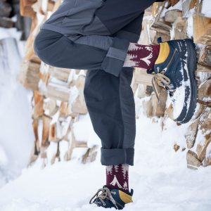 Alternative view of Merino vilnas pārgājienu zeķes ar vilka attēlu - bordo